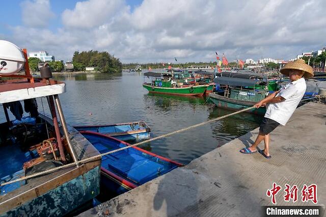 南海进入伏季休渔期 海南16700余艘渔船进港休渔