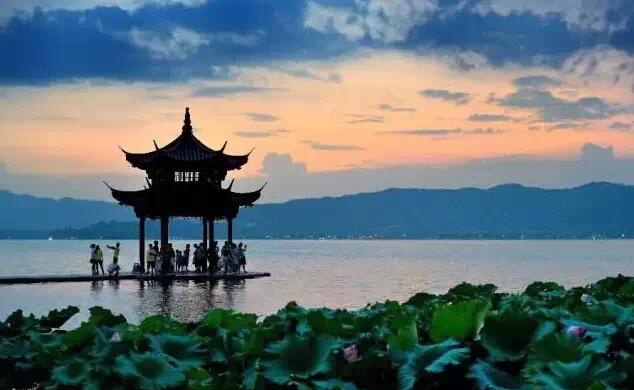 鼋头渚向有"天然画图"之美誉,郭沫若先生赞为"太湖佳绝处,毕竟在鼋头"