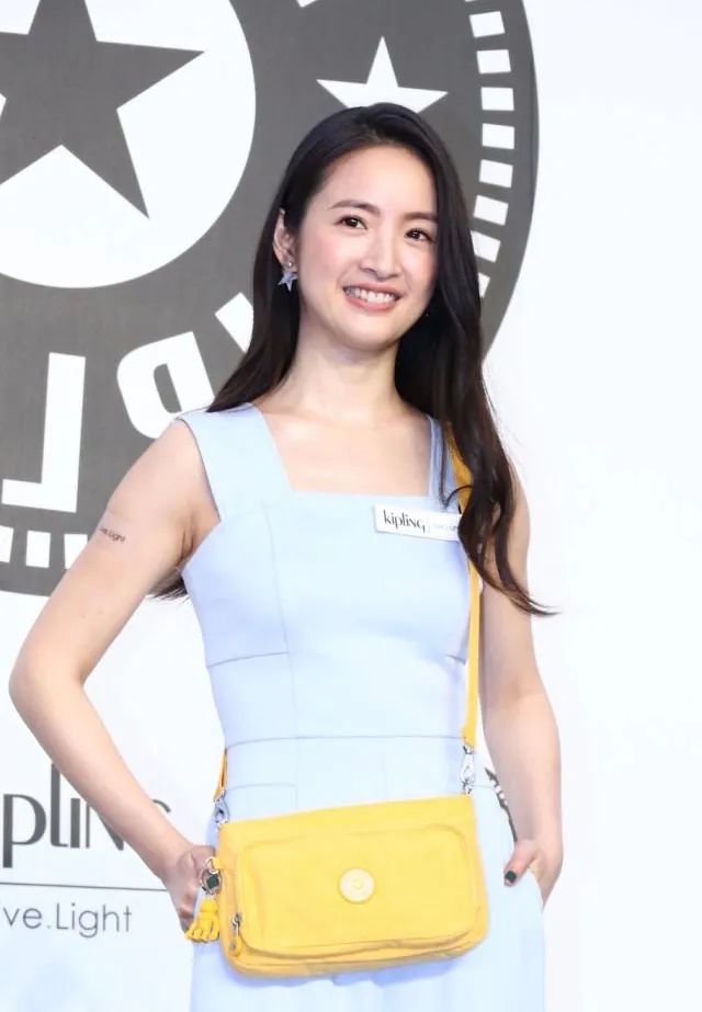 林依晨出席活动未修图暴露五五分身材膀大腰圆没有女神范儿