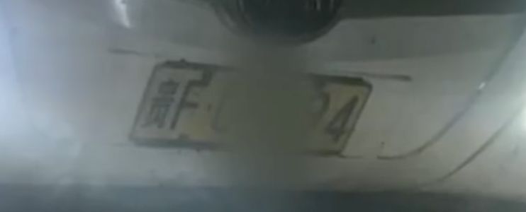 偷拍长途客车司机宰客：天价收费背后是一条产业链