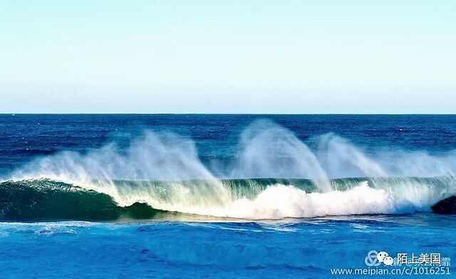 浪花卷起的水雾也是一景
