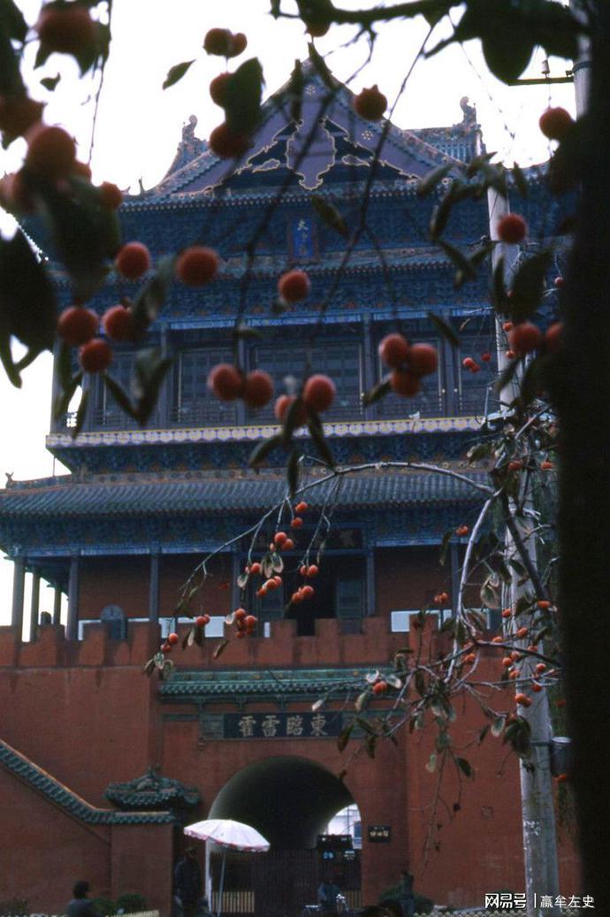 1987年的临汾平阳鼓楼.平阳鼓楼又名大中楼,位于临汾的市中心位置.