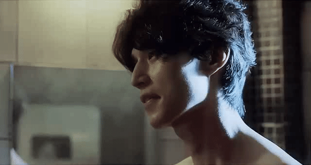 并且还首次单独挑梁,主持了脱口秀节目: 《李栋旭想做脱口秀》.