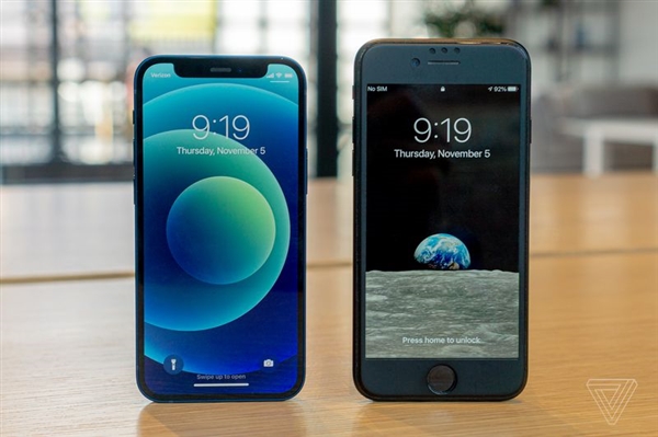 iphone12mini和iphone12promax尺寸对比-真机对比