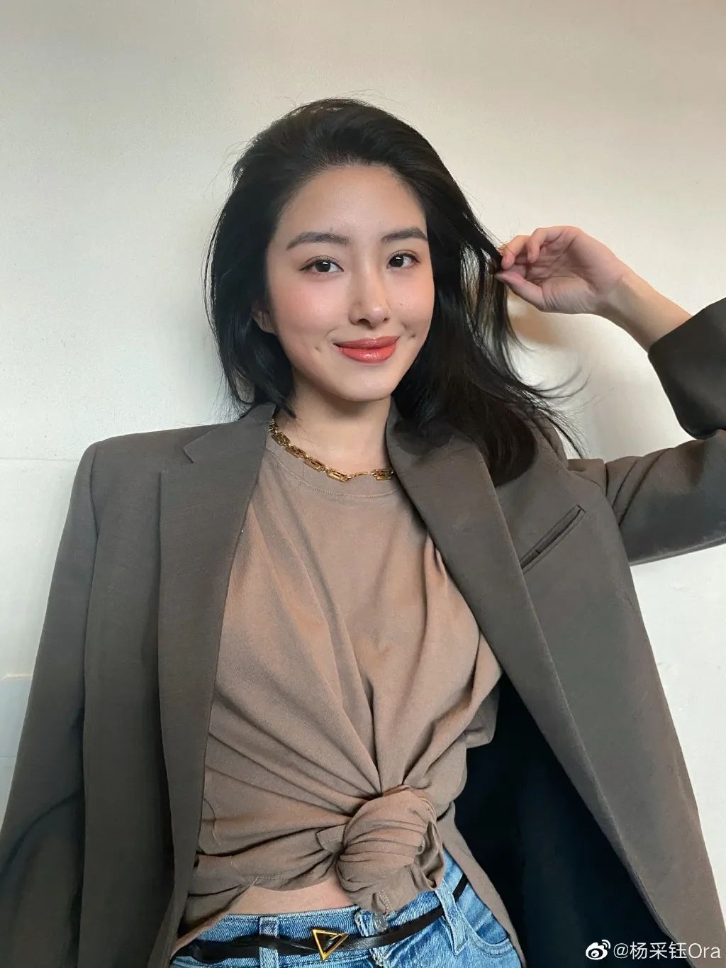 美人计 | 当杨采钰努力营业后,我追的美妆博主又多一位