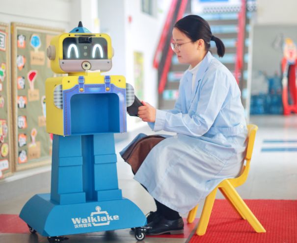 启用晨检机器人—2020年幼儿园开学入园流程指南