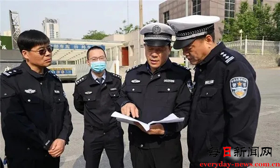 陕西咸阳交警支队:副支队长李朝阳一行在渭城大队督导检查工作