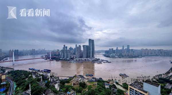 江水的上涨,让重庆的两江显得特别波澜壮阔.