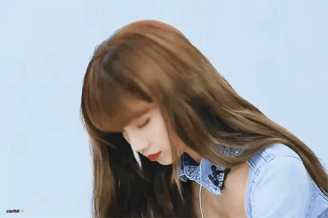 宝藏女孩 lisa凭着超可的神仙颜值超a的跳舞能力还有超甜的笑颜 和超
