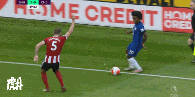第66分钟,吉鲁接到后场长传,大禁区前左脚凌空抽射偏出球门.