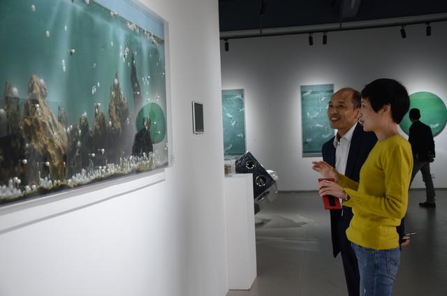 展览现场"隐蔽的乌托邦—周宏斌与米玉明双个展