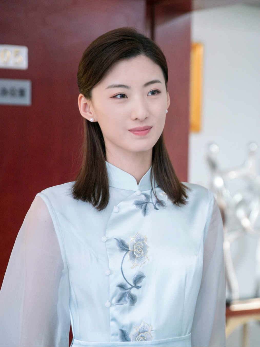 高睿菲儿《最美的乡村》开播 扶贫攻坚发扬刺绣文化