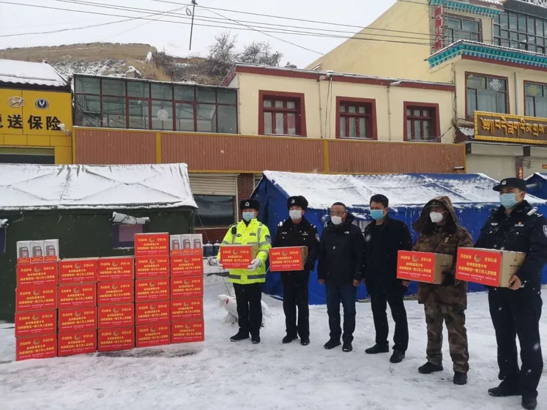 甘南州各级共青团组织代表各族青少年慰问3500名疫情防控一线工作人员