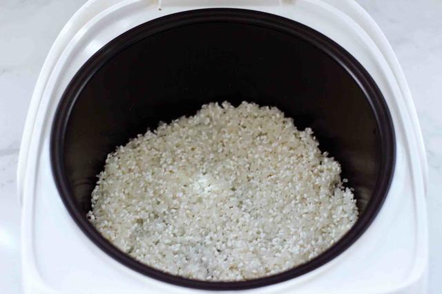 白米饭加一把它,低糖低热量,米饭喷喷香,半个月裤腰松
