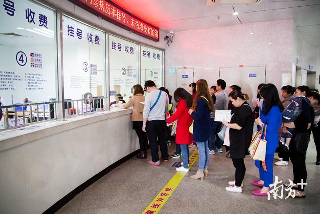 如果当地医改尚未涉及技术收费,在挂号费上动刀子还应谨慎.