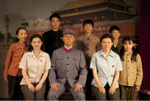 是《父母爱情》里的江德福, 剧里的宠妻狂魔.