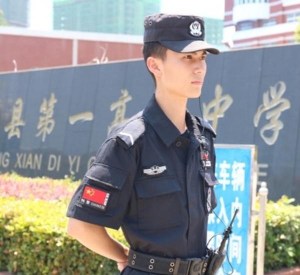 制服帅哥图鉴!奶茶店白敬亭分亭,安保界王鹤棣,是能出道的水平