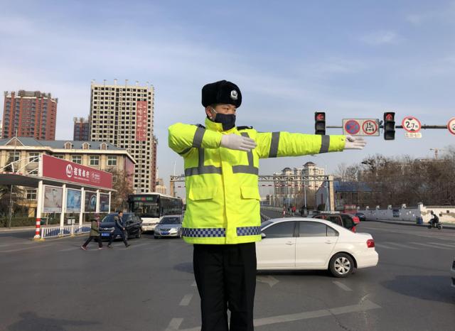 廊坊交警春节执勤忙坚守岗位保平安