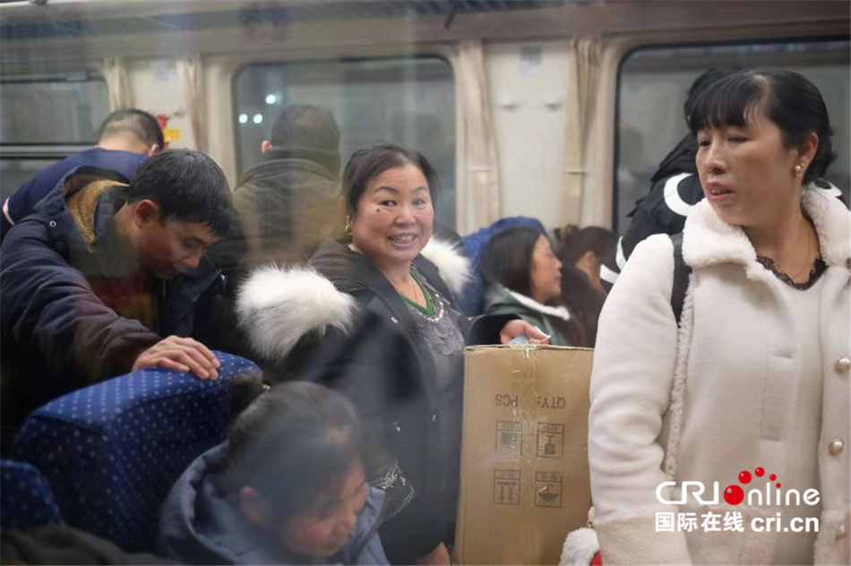 我国正式进入“春运时间”(组图)