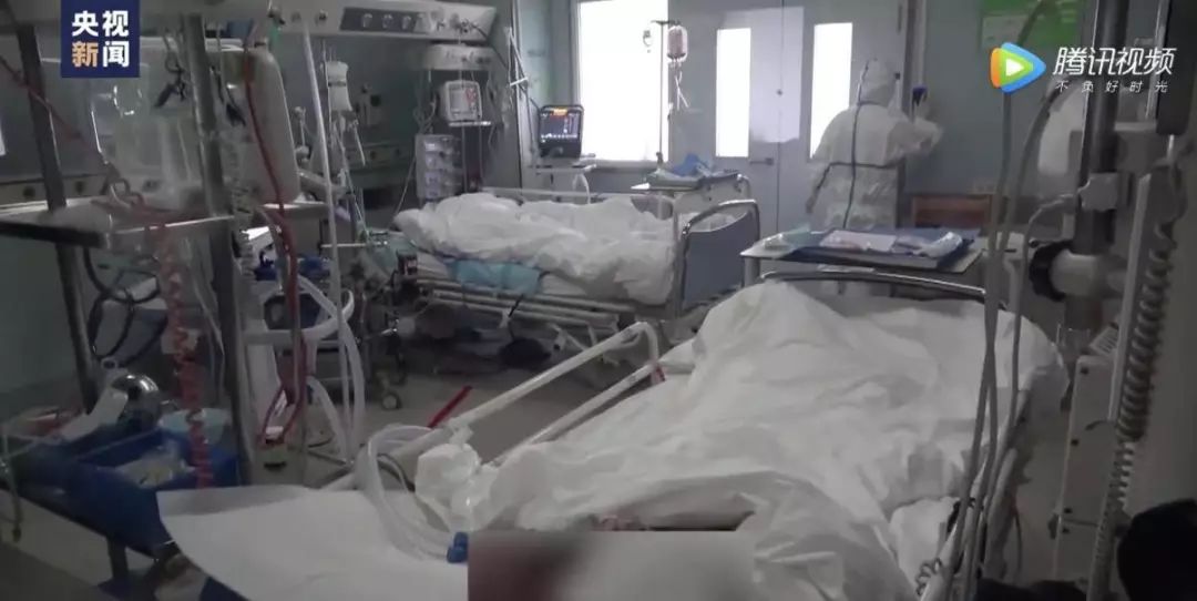 进入武汉，中国记者冒死记录珍贵画面