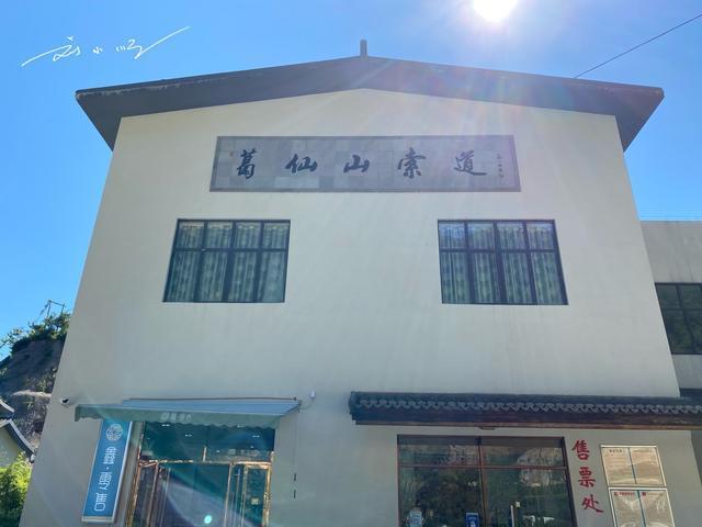 实拍江西上饶"葛仙山索道,以前上山需要2小时,现在只需7分钟