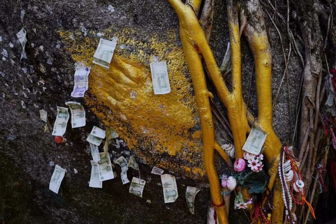 最后通公路，最后连电网，都无法阻止西藏人……