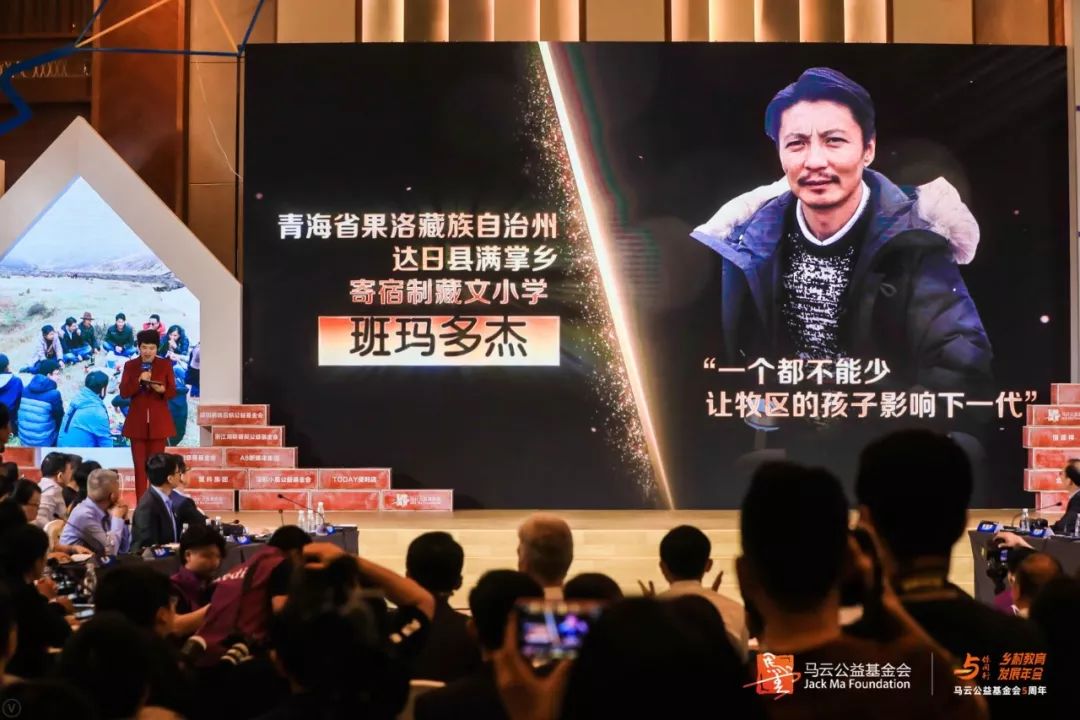 自2016年担任满掌乡小学校长后,班玛多杰在四年时间里,他跑遍了牧区