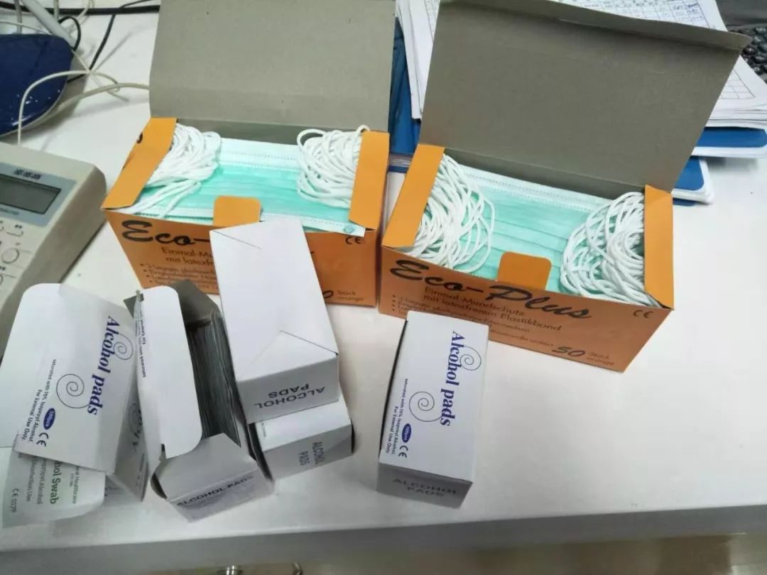 疫情下的武汉救护车司机：与死神赛跑