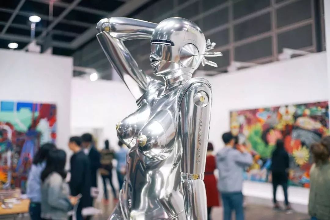 ins上有一群博主竟然不是真人是机器人?还是…一串串代码?