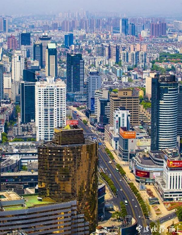 东部新城 站在宁波塔顶楼俯瞰, 不得不感慨: 这座城市蒸蒸日上,欣欣