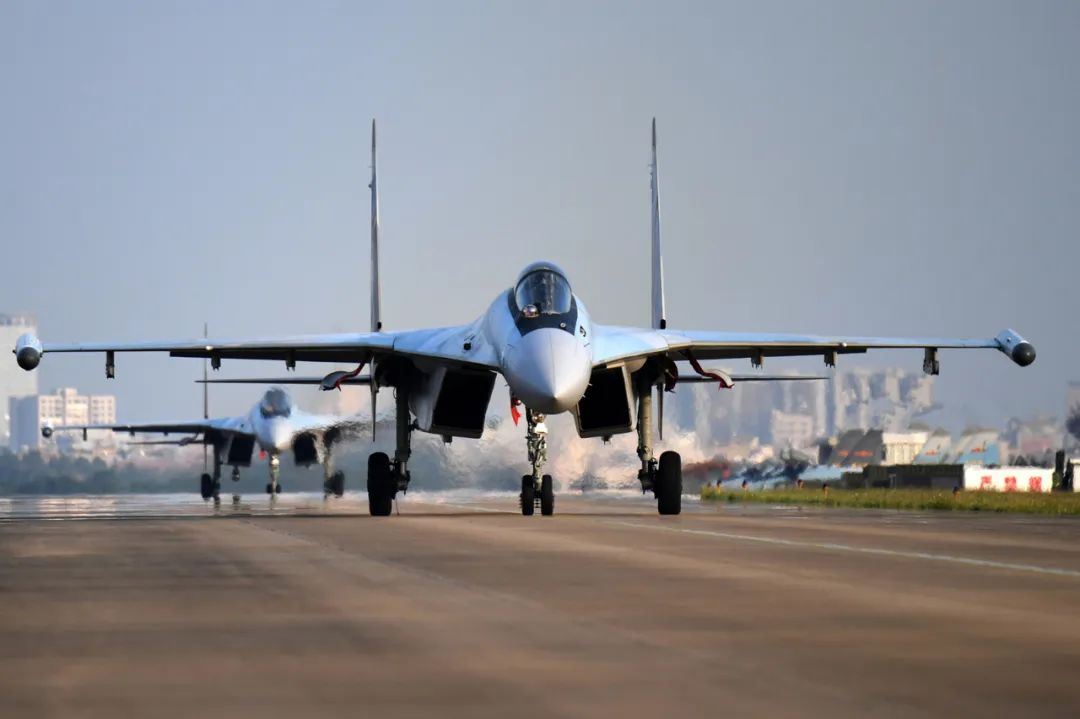 俄专家:歼20性能远不及俄制战机 否则为何买苏35?