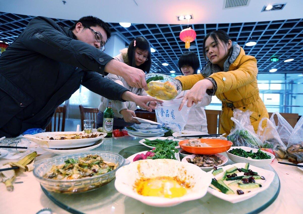 光盘行动人人倡导,该怎么正确打包剩菜?卫生健康更要紧
