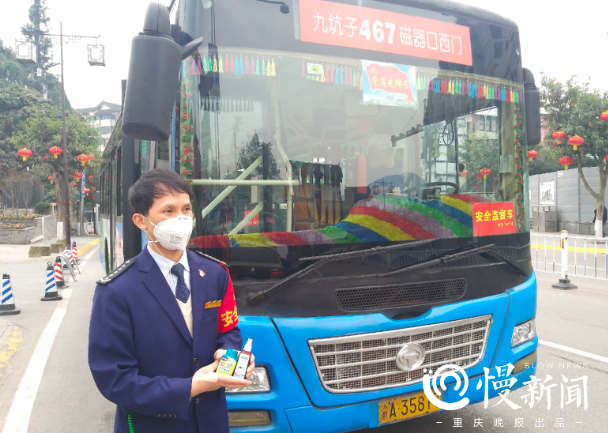 等到春暖花开他要开着公交车带大家去看最美的重庆磁器口