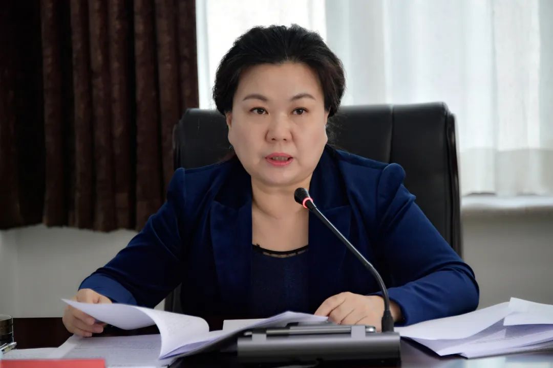 袁文英主持召开红山区委八届一百二十三次常委会会议