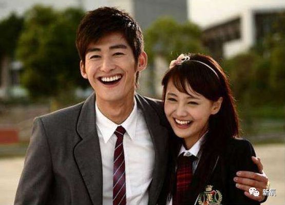 新年第一瓜!张翰和郑爽复合了?被扒出情侣手链