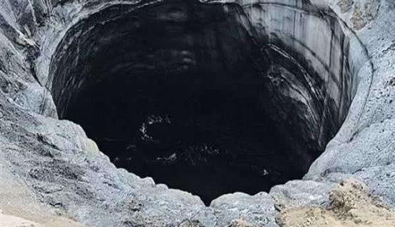 俄罗斯境内发现神秘深坑,研究员:地球内部还有一颗古老地球