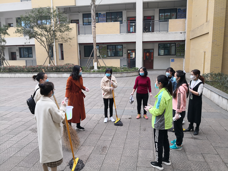 泸州市梓橦路小学渔子溪学校:抗疫卫生第一线 党员垂范战旗扬