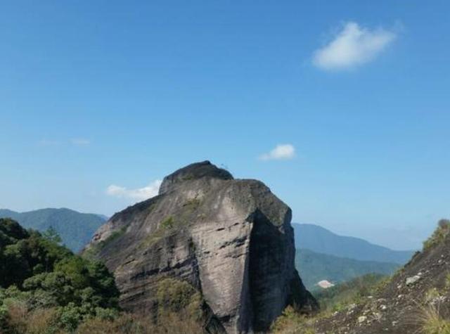 大丰山,位于赖坊镇境内,属于省级森林公园景区,其主峰棋盘山是清流县