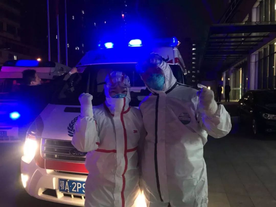 疫情下的武汉救护车司机：与死神赛跑