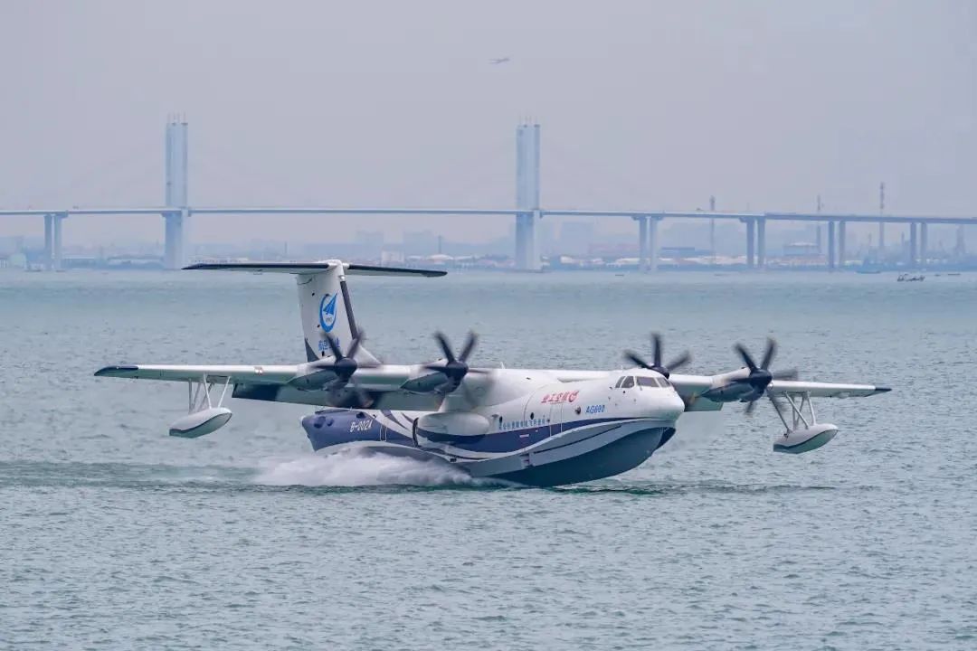"鲲龙"出海