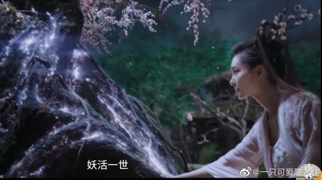 王丽坤 王丽坤在《侍神令》中的色是桃花妖,在游戏中桃花妖拥有"加血"
