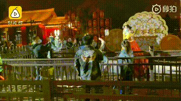 不倒翁小姐姐复工了!摔碗酒免费体验摔一碗 西安永兴坊恢复开园