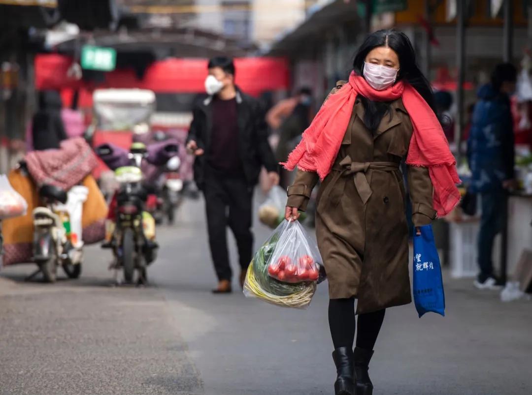 为什么我们一边喊武汉加油，一边歧视身边的外地人