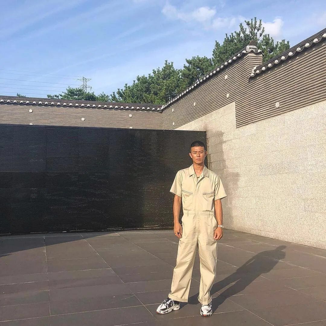 最近大家纷纷模仿又纷纷失败的朴叙俊同款栗子头,beenzino 早就试过了