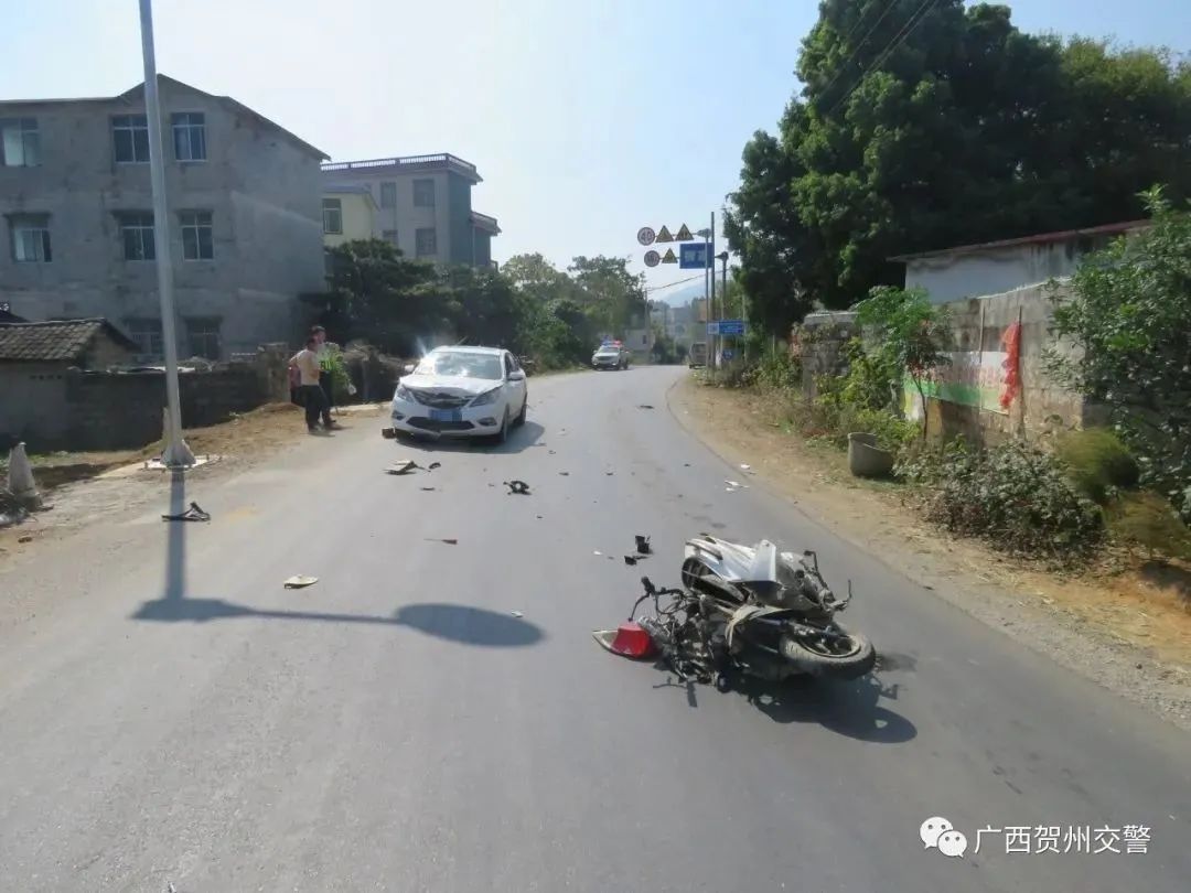 贺州发生一起车祸,一男子不幸死亡,现场画面曝光