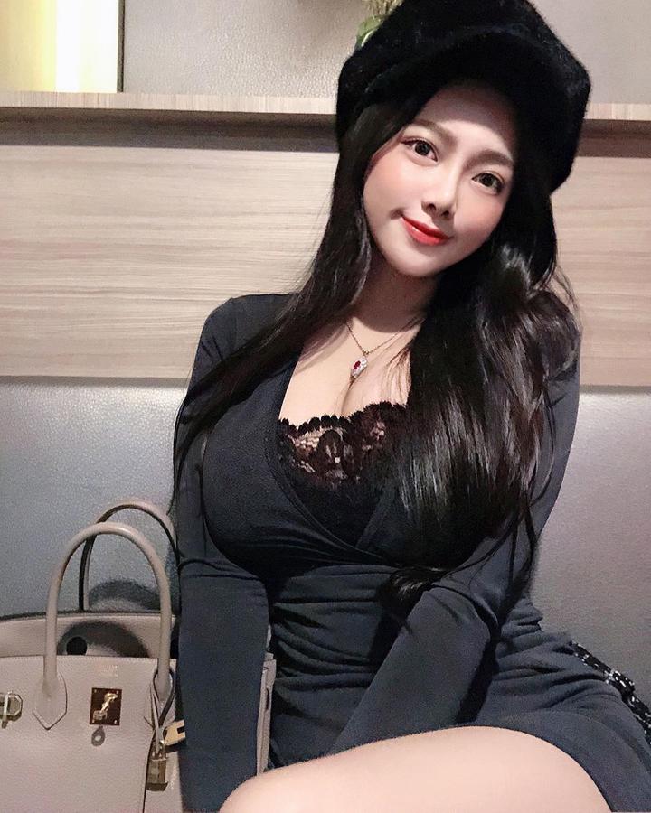 台湾正妹模特,网红主播——霍萱