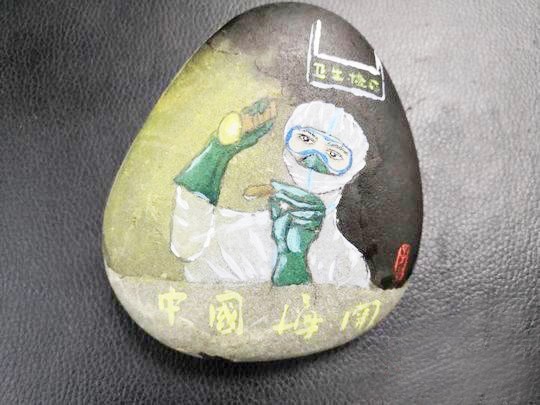 雷神山医院平面图,彩绘石头,熊猫剪纸…这些四川抗疫见证物亮了