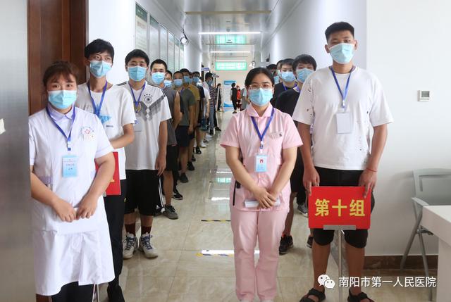 南阳市领导莅临市第一人民医院检查指导征兵体检工作