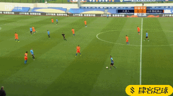 第49分钟,林良铭单刀突进禁区,可惜射门击中边网.