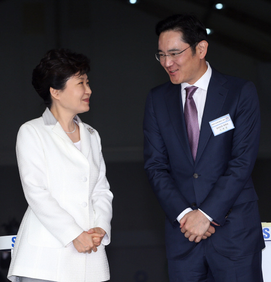 韩国产业布局,文在寅不得不“硬核”抗疫的苦衷